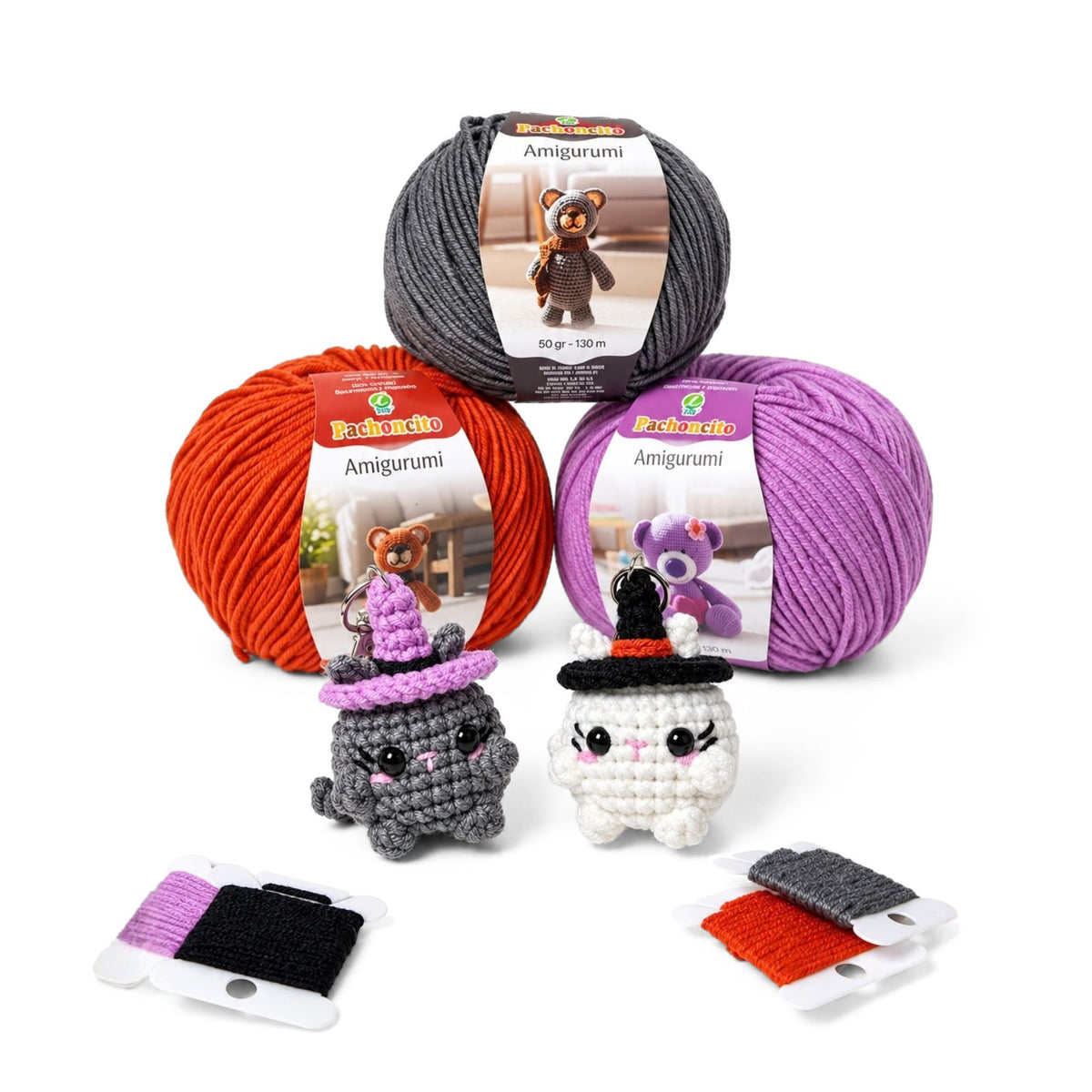 Materiales del patron: bolas de Pachoncito Amigurumi y los dos amigurumis