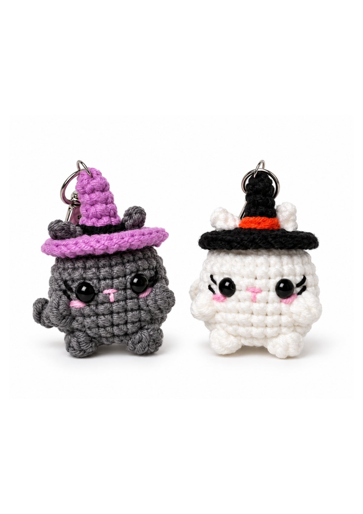 Los dos amigurumis de Halloween: el gatito Mystikat y el fantasmita blanco